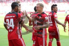 2. Bundesliga - Fußball - FC Ingolstadt 04 - SSV Jahn Regensburg - Marvin Matip (34, FCI) köpft zum Tor, 2:1 Jubel, mit Torschützen Sonny Kittel (10, FCI)