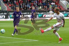 2. Bundesliga - Fußball - FC Ingolstadt 04 - FC Erzgebirge Aue - Sonny Kittel (10, FCI) Torschuß, Kalig Fabian (Aue 4)