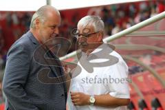 2. Bundesliga - Fußball - FC Ingolstadt 04 - SSV Jahn Regensburg - Vorsitzender des Vorstandes Peter Jackwerth (FCI) Ballspiel mit Wendelin Göbel
