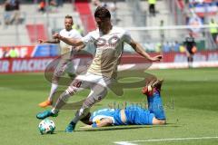 2. Bundesliga - Fußball - FC Ingolstadt 04 - Holstein Kiel - Stefan Kutschke (20, FCI) Rafael Czichos (5 Kiel)