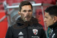 2. Bundesliga - Fußball - FC Ingolstadt 04 - SV Sandhausen - Cheftrainer Stefan Leitl (FCI) Cheftrainer Kenan Kocak (Sandhausen) im Gespräch vor dem Spiel