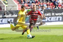 2. Bundesliga - Fußball - FC Ingolstadt 04 - DSC Armenia Bielefeld - Torwart Stefan Ortega Moreno (1 DSC) Thomas Pledl (30, FCI)