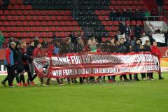 2. Bundesliga - FC Ingolstadt 04 - Eintracht Braunschweig - Team bedankt sich bei den Fans für die Heimspiele, Transparent