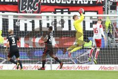 2. Bundesliga - Fußball - FC Ingolstadt 04 - Fortuna Düsseldorf - Torwart Örjan Haskjard Nyland (1, FCI) fängt Håvard Nielsen (16 Fortuna)