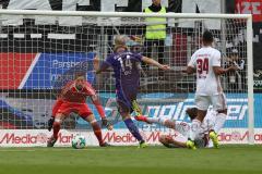 2. BL - Saison 2017/2018 - FC Ingolstadt 04 - FC Erzgebirge Aue - Orjan Nyland (#1 Torwart FCI) bekommt das 0:1 von Köpke Pascal #14 Aue - Roman Bregerie (#18 FCI) am Boden - Foto: Meyer Jürgen