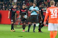 2. BL - Saison 2017/2018 - FC Ingolstadt 04 - SV Darmstadt 98 - Sonny Kittel (#10 FCI) beim Freistoss - Thomas Pledl (#30 FCI) - Marvin Matip (#34 FCI) - Foto: Meyer Jürgen