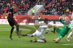 2. Bundesliga - Fußball - FC Ingolstadt 04 - SpVgg Greuther Fürth - Sonny Kittel (10, FCI) zieht ab Abpraller bei Marco Caligiuri danach Schuß Tor Jubel, Torwart Sascha Burchert (30 Fürth)