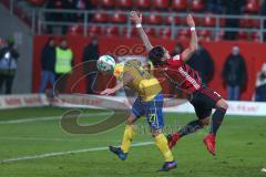 2. BL - Saison 2017/2018 - FC Ingolstadt 04 - Eintracht Braunschweig - Dario Lezcano (#11 FCI) - Niko Kijewski (#27 Braunschweig) -  - Foto: Meyer Jürgen