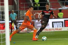 2. Bundesliga - Fußball - FC Ingolstadt 04 - 1. FC Heidenheim - Torwart Kevin Müller (1 HDH) Stefan Kutschke (20, FCI) kommt zu spät