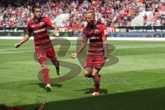 2. Bundesliga - Fußball - FC Ingolstadt 04 - SSV Jahn Regensburg - Tor Jubel Ausgleich 1:1 Sonny Kittel (10, FCI)  links Stefan Lex (14, FCI)