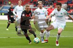 2. Bundesliga - Fußball - FC Ingolstadt 04 - SpVgg Greuther Fürth - Sonny Kittel (10, FCI) Mario Maloca (22 Fürth)