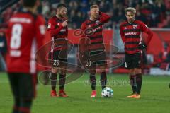 2. BL - Saison 2017/2018 - FC Ingolstadt 04 - Eintracht Braunschweig - Christian Träsch (#28 FCI) - Sonny Kittel (#10 FCI) - Thomas Pledl (#30 FCI) beim Freistoss - Foto: Meyer Jürgen