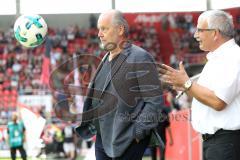 2. Bundesliga - Fußball - FC Ingolstadt 04 - SSV Jahn Regensburg - Vorsitzender des Vorstandes Peter Jackwerth (FCI) Ballspiel mit Wendelin Göbel
