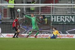 2. BL - Saison 2017/2018 - FC Ingolstadt 04 - Eintracht Braunschweig - Orjan Nyland (#1 Torwart FCI) bekommt den 0:1 Führungstreffer von Hendrick Zuck (#30 Braunschweig) - Foto: Meyer Jürgen