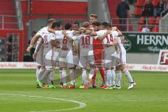 2. BL - Saison 2017/2018 - FC Ingolstadt 04 - FC Erzgebirge Aue - Die Mannschaft bildet einen Kreis zur 2. Halbzeit - Foto: Meyer Jürgen