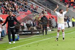 2. Bundesliga - Fußball - FC Ingolstadt 04 - FC Erzgebirge Aue - Cheftrainer Stefan Leitl (FCI) und Christian Träsch (28, FCI) regen sich auf