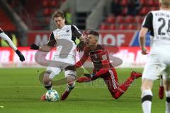 2. Bundesliga - Fußball - FC Ingolstadt 04 - SV Sandhausen - Linsmayer, Denis (6 SV) und Alfredo Morales (6, FCI) im Zweikampf