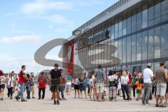 2. Bundesliga - Fußball - FC Ingolstadt 04 - 1. FC Union Berlin - 0:1 - Audi Sportpark vor dem Spiel - Schlangen am Eingang und Kasse