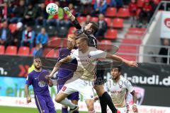 2. Bundesliga - Fußball - FC Ingolstadt 04 - FC Erzgebirge Aue - Torwart Männel Martin (Aue 1)boxt Ball weg, Stefan Kutschke (20, FCI) kommt nicht hin, schreit, Kalig Fabian (Aue 4)