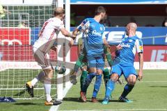 2. Bundesliga - Fußball - FC Ingolstadt 04 - Holstein Kiel - knapp vorbei Tobias Levels (3, FCI) Torwart Kenneth Kronholm (18 Kiel) Patrick Herrmann (19 Kiel) Rafael Czichos (5 Kiel)