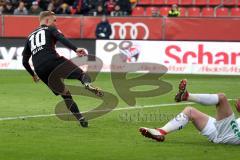 2. Bundesliga - Fußball - FC Ingolstadt 04 - SpVgg Greuther Fürth - Sonny Kittel (10, FCI) zieht ab Abpraller bei Marco Caligiuri danach Schuß Tor Jubel, Torwart Sascha Burchert (30 Fürth)