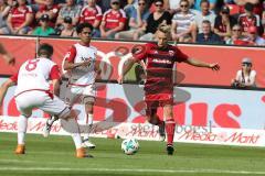 2. Bundesliga - Fußball - FC Ingolstadt 04 - 1. FC Kaiserslautern - Phillipp Mwene (21 Kaiserslautern) Thomas Pledl (30, FCI) Gino Fechner (8 Kaiserslautern)