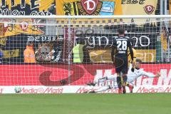 2. Bundesliga - Fußball - FC Ingolstadt 04 - Dynamo Dresden - Elfmeter gegen Ingolstadt Torwart Örjan Haskjard Nyland (1, FCI)