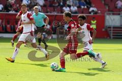 2. Bundesliga - Fußball - FC Ingolstadt 04 - 1. FC Kaiserslautern - Marcel Gaus (19, FCI) Mads Albaek (14 Kaiserslautern) Phillipp Mwene (21 Kaiserslautern)