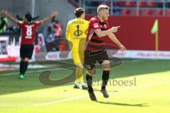 2. Bundesliga - Fußball - FC Ingolstadt 04 - DSC Armenia Bielefeld - Tor Jubel 2:1 Robert Leipertz (13, FCI) Torwart Stefan Ortega Moreno (1 DSC) hinten Almog Cohen (8, FCI)