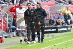 2. Bundesliga - Fußball - FC Ingolstadt 04 - FC Erzgebirge Aue - Cheftrainer Stefan Leitl (FCI) und Christian Träsch (28, FCI)