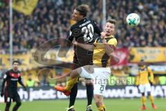 2. Bundesliga - Fußball - FC Ingolstadt 04 - Dynamo Dresden - Stefan Kutschke (20, FCI) Florian Ballas (23 Dresden) Kopfballduell