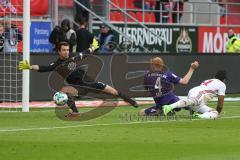 2. BL - Saison 2017/2018 - FC Ingolstadt 04 - FC Erzgebirge Aue - Dario Lezcano (#11 FCI) - Männel Martin Torwart Aue - Kalig Fabian #4 Aue - Foto: Meyer Jürgen