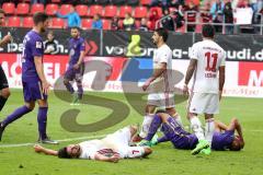 2. Bundesliga - Fußball - FC Ingolstadt 04 - FC Erzgebirge Aue - Zusammenstoß, Antonio Colak (7, FCI) und Cacutalua Malcolm (Aue 21) bleiben verletzt liegen Platzwunde