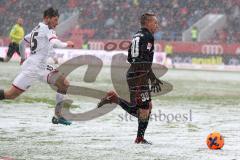 2. Bundesliga - Fußball - FC Ingolstadt 04 - FC St. Pauli - Angriff Buballa, Daniel (15 Pauli) Thomas Pledl (30, FCI)