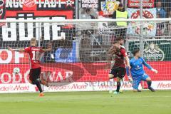 2. Bundesliga - Fußball - FC Ingolstadt 04 - 1. FC Nürnberg - Tor 1:0 Jubel Robert Leipertz (13, FCI) Sonny Kittel (10, FCI) Torwart Fabian Bredlow (24 FCN) Enrico Valentini (22 FCN)