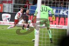 2. Bundesliga - Fußball - FC Ingolstadt 04 - Fortuna Düsseldorf - Flanke Sonny Kittel (10, FCI) Raphael Wolf (30 Fortuna)