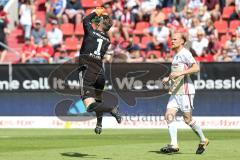 2. Bundesliga - Fußball - FC Ingolstadt 04 - Holstein Kiel - Torwart Örjan Haskjard Nyland (1, FCI) fängt Tobias Levels (3, FCI)