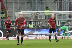 2. Bundesliga - FC Ingolstadt 04 - Eintracht Braunschweig - enttäuschte Gesichter nach dem 0:2 Treffer Marvin Matip (34, FCI) Robert Leipertz (13, FCI) Tobias Levels (3, FCI) hinten Torwart Örjan Haskjard Nyland (1, FCI)