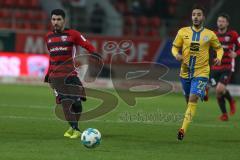 2. BL - Saison 2017/2018 - FC Ingolstadt 04 - Eintracht Braunschweig - Almog Cohen (#8 FCI) - Salim Khelifi (#22 Braunschweig) - Foto: Meyer Jürgen