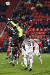 2. Bundesliga - Fußball - FC Ingolstadt 04 - VfL Bochum - letzte Chance, Torwart Örjan Haskjard Nyland (1, FCI) geht mit vor zur Ecke, Torwart Riemann, Manuel (VfL 1) boxt Ball weg