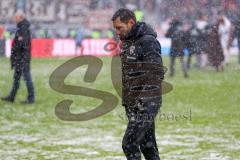 2. Bundesliga - Fußball - FC Ingolstadt 04 - FC St. Pauli - Cheftrainer Stefan Leitl (FCI) geht enttäuscht vom Platz, 0:1 Niederlage