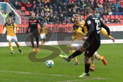 2. Bundesliga - Fußball - FC Ingolstadt 04 - Dynamo Dresden - Tobias Schröck (21, FCI) trifft zum 2:0 Tor Jubel