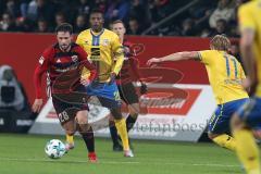 2. Bundesliga - FC Ingolstadt 04 - Eintracht Braunschweig - links Christian Träsch (28, FCI) Suleiman Abdullahi (#20 Braunschweig) Jan Hochscheidt (#11 Braunschweig)