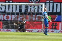 2. BL - Saison 2017/2018 - FC Ingolstadt 04 - Holstein Kiel - Orjan Nyland (#1 Torwart FCI) bekommt den 1:4 Führungstreffer - Foto: Meyer Jürgen