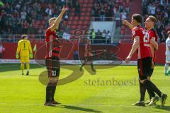 2. BL - Saison 2017/2018 - FC Ingolstadt 04 - Arminia Bielefeld - Robert Leipertz (#13 FCI) mit dem 2:1 Führungstreffer jubel -Stefan Kutschke (#20 FCI) - Tobias Schröck (#21 FCI) tanzen - Foto: Meyer Jürgen