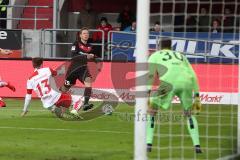 2. Bundesliga - Fußball - FC Ingolstadt 04 - Fortuna Düsseldorf - Adam Bodzek (13 Fortuna) Marcel Gaus (19, FCI) Raphael Wolf (30 Fortuna)
