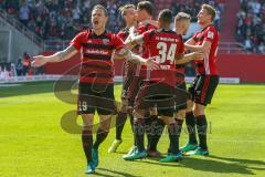 2. BL - Saison 2017/2018 - FC Ingolstadt 04 - Arminia Bielefeld - Stefan Kutschke (#20 FCI) mit dem Kopfball zum 1:0 Führungstreffer - jubel - Robert Leipertz (#13 FCI) - Marvin Matip (#34 FCI) - Marcel Gaus (#19 FCI) feuert die Fans an - Foto: Meyer Jürg