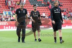 2. Bundesliga - Fußball - FC Ingolstadt 04 - SSV Jahn Regensburg - Bittere Niederlage 2:4, Co-Trainer Michael Henke (FCI), Co-Trainer Ovid Hajou (FCI) und Torwarttrainer Martin Scharfer (FCI) gehen vom Platz