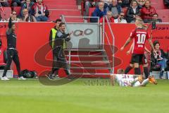 2. BL - Saison 2017/2018 - FC Ingolstadt 04 -1. FC Nürnberg - Stefan Leitl (Cheftrainer FCI) - Andre Mijatovic (Co-Trainer FCI) geben Anweisungen - Foto: Meyer Jürgen