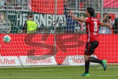 2. BL - Saison 2017/2018 - FC Ingolstadt 04 -1. FC Nürnberg - Robert Leipertz (#13 FCI) schiesst den 1:0 Führungstreffer - jubel - Almog Cohen (#8 FCI) freut sich reisst die Arme hoch - Fabian Bredlow (#24 Torwart Nürnberg) Foto: Meyer Jürgen